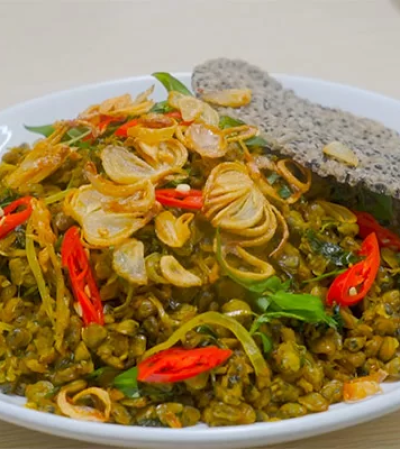 Hến Xúc Bánh Đa 