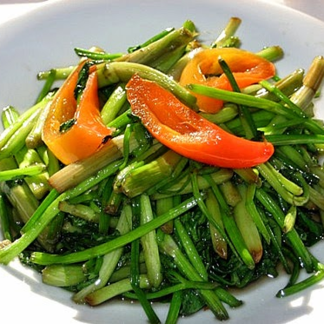 Cần Nước Xào Tỏi 